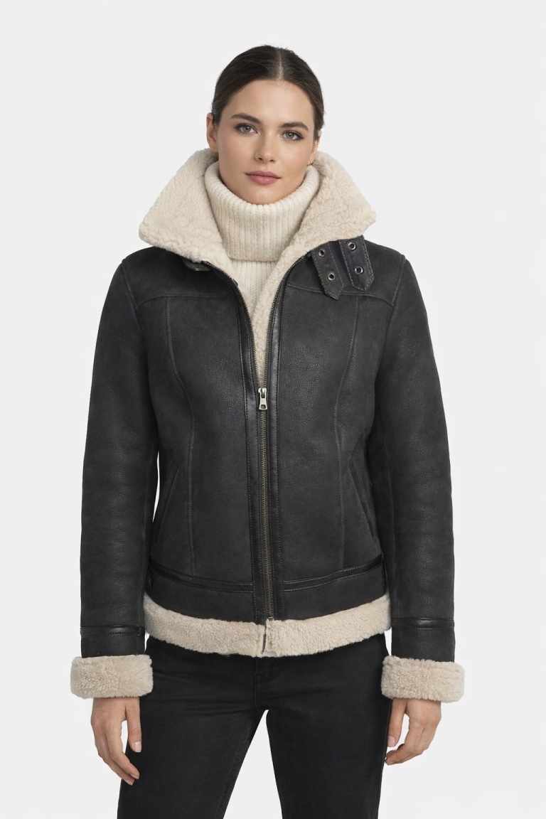 Damen Bomberjacke OLIVIA Lammfell mit beiger Curly Wolle mit Model