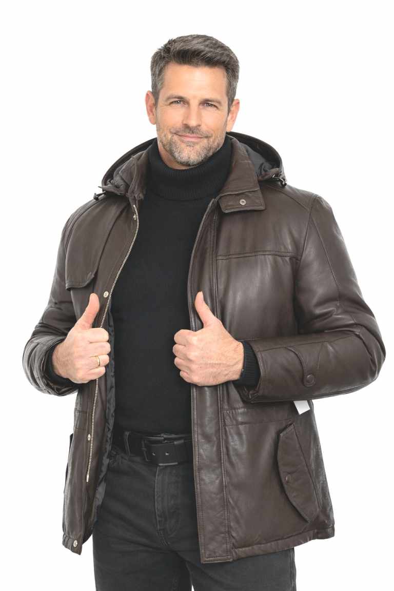 Herren Lederparka JAMES Handschuhnappa Dunkelbraun mit Model Jacke geöffnet